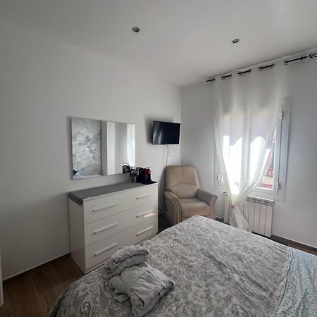 La Casa Del Giglio Hotel Albenga Bagian luar foto