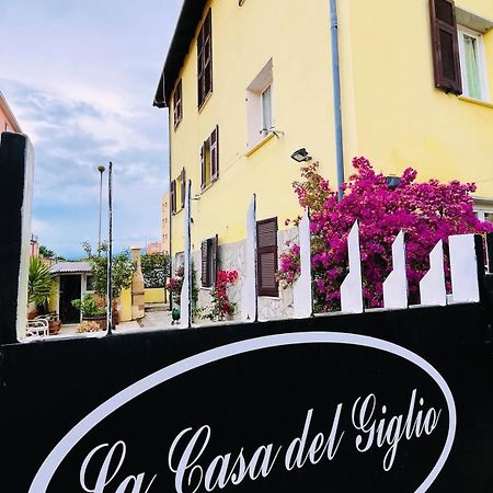 La Casa Del Giglio Hotel Albenga Bagian luar foto