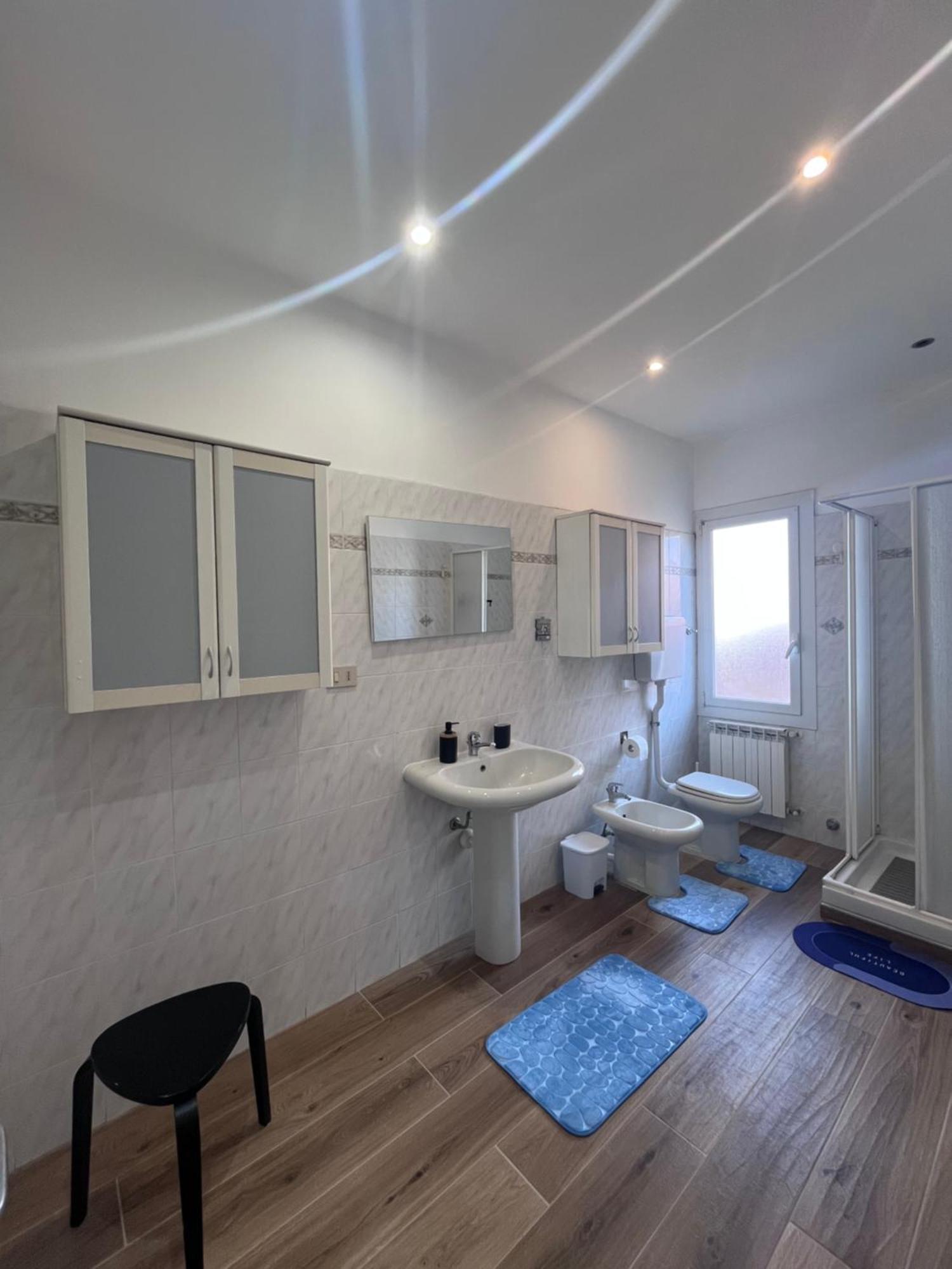 La Casa Del Giglio Hotel Albenga Bagian luar foto