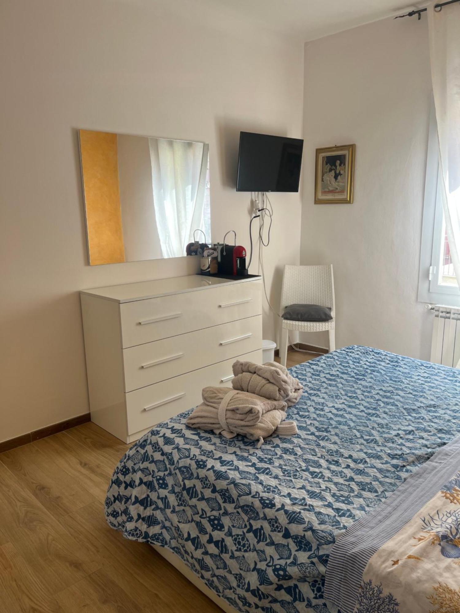 La Casa Del Giglio Hotel Albenga Bagian luar foto